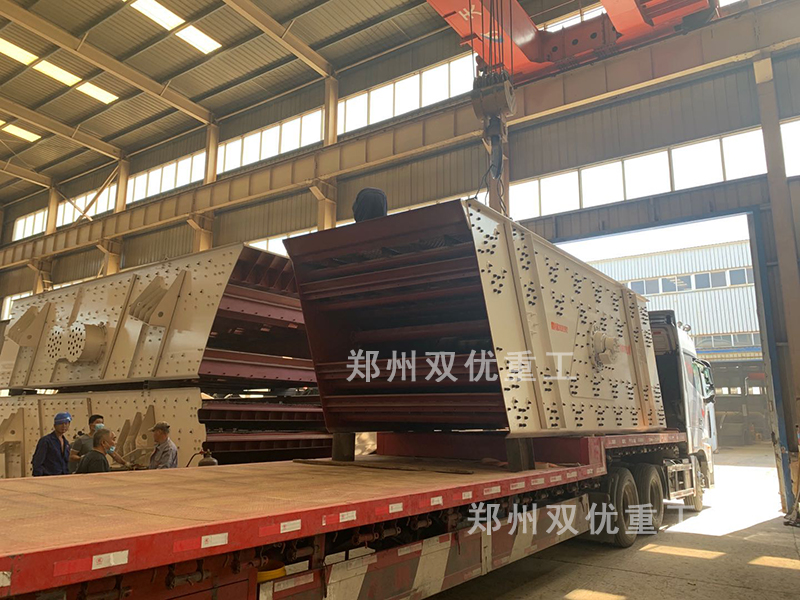 yk圓振動(dòng)篩車(chē)間圖片